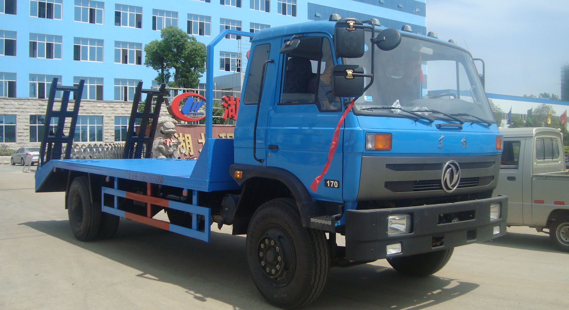 吉安解放小三軸平板運輸車/挖機運輸車_專用汽車欄目